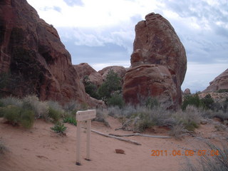 32 7j9. Arches Devil's Garden hike - primitive hiking sign