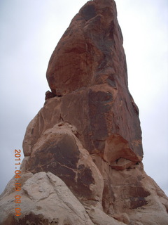 62 7j9. Arches Devil's Garden hike - Dark Angel