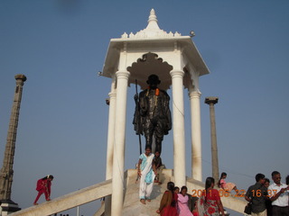 India - afternoon group in Puducherry (Pondicherry) - walking to the beach
