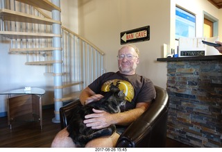 52 9ss. Flagstaff Airport - Wiseman Aviation - Adam and cat