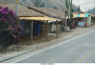 101 a0f. Peru - drive to Aguas Calientes Vistadome Train station