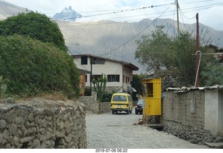 111 a0f. Peru - drive to Aguas Calientes Vistadome Train station