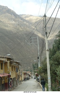 121 a0f. Peru - drive to Aguas Calientes Vistadome Train station