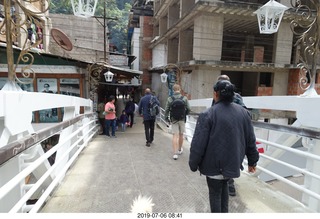 243 a0f. Peru - walk to bus