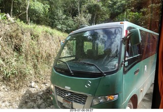 281 a0f. Peru - bus uphill to machu picchu
