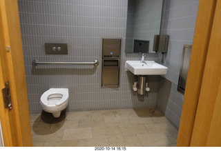 Art Museum in Philadelphia - bathroom