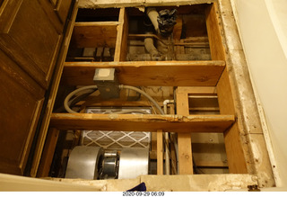 my upstairs middle bathroom without the floor