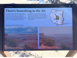 29 a1n. Utah - Canyonlands - sign