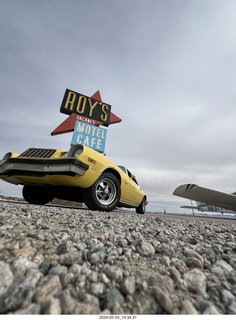 Amboy - Roy's Motel + car + N8377W