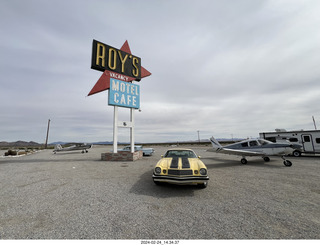 Amboy - Roy's Motel + car + N8377W