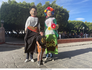 94 a24. San Miguel de Allende - Adam between tall people