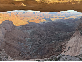 423 a2q. Utah - Canyonlands National Park - Mesa Arch