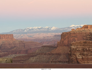 567 a2q. Utah - Canyonlands National Park drive back to Moab