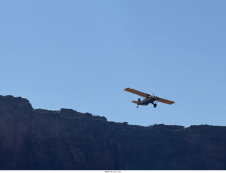 156 a2q. Utah - Mineral Canyon hike - Husky takeoff