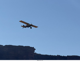 157 a2q. Utah - Mineral Canyon hike - Husky