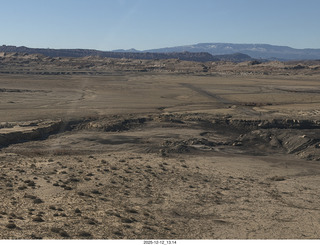 288 a2q. aerial - Utah - canyonlands - Temple Mountain (very soft)