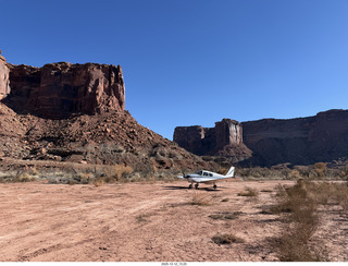 343 a2q. Utah - Hidden Splendor - N8377W