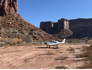 344 a2q. Utah - Hidden Splendor - N8377W