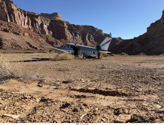 350 a2q. Utah - Hidden Splendor - N8377W