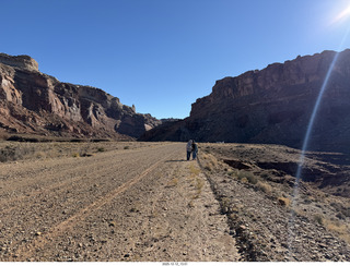 366 a2q. Utah - Hidden Splendor hike - Heather and Tyler