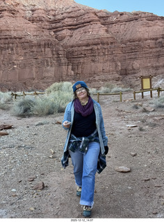 397 a2q. Utah - Hidden Splendor hike - Heather